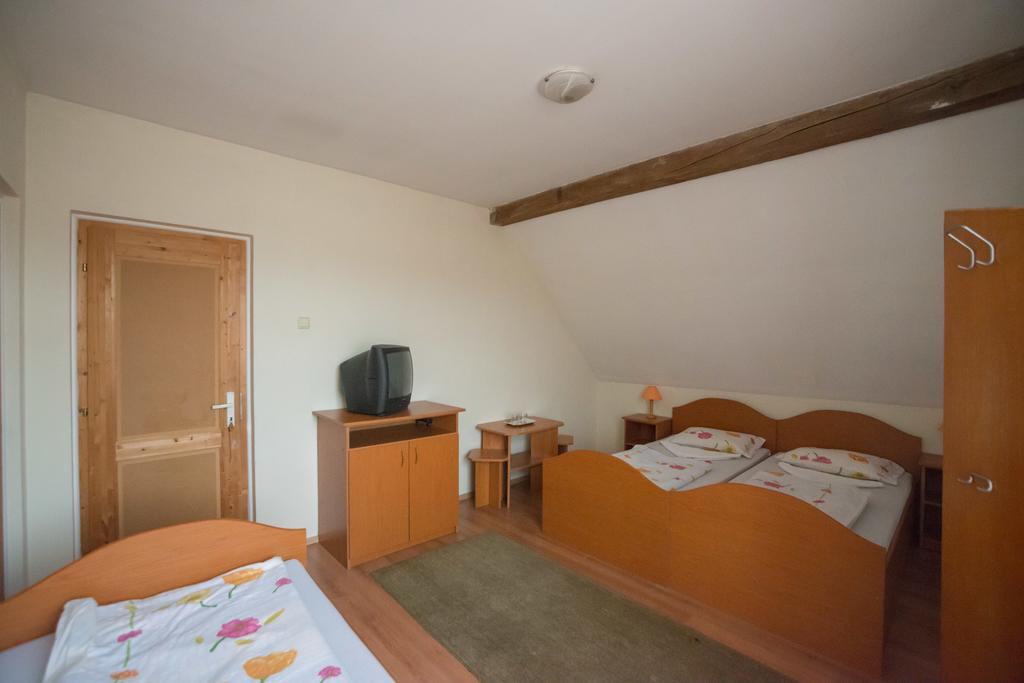 Beluci Panzio Hotel Odorheiu Secuiesc Ngoại thất bức ảnh