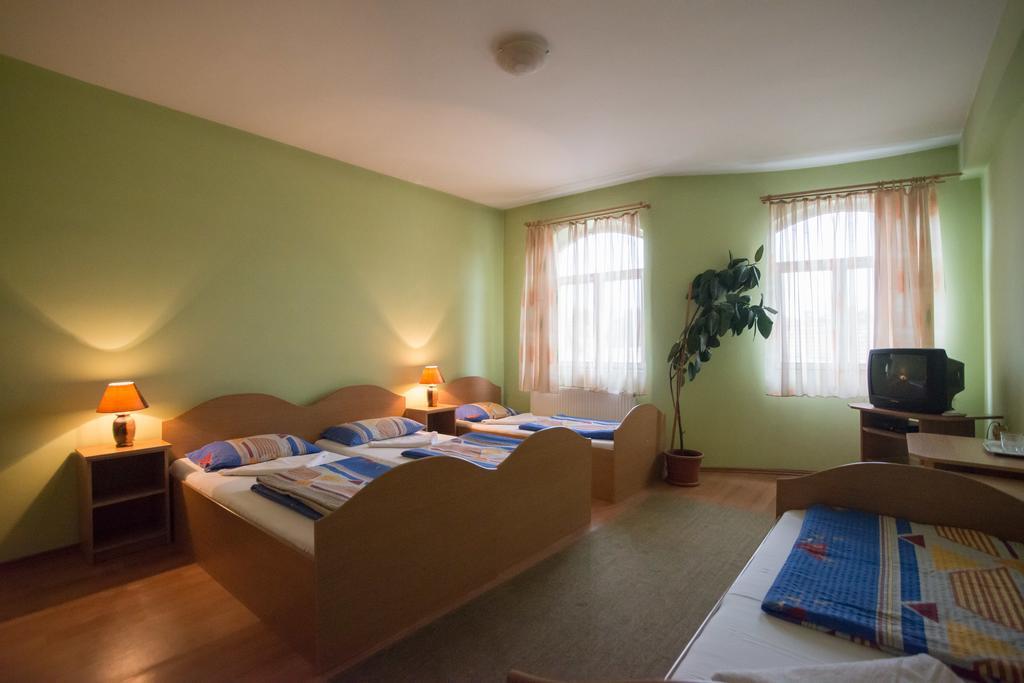 Beluci Panzio Hotel Odorheiu Secuiesc Ngoại thất bức ảnh