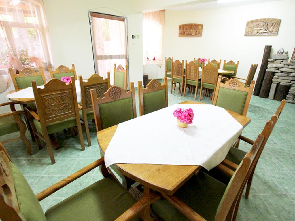 Beluci Panzio Hotel Odorheiu Secuiesc Ngoại thất bức ảnh