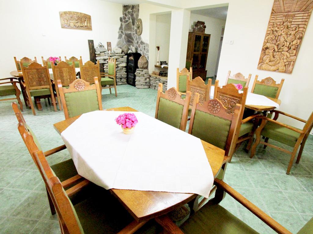 Beluci Panzio Hotel Odorheiu Secuiesc Ngoại thất bức ảnh